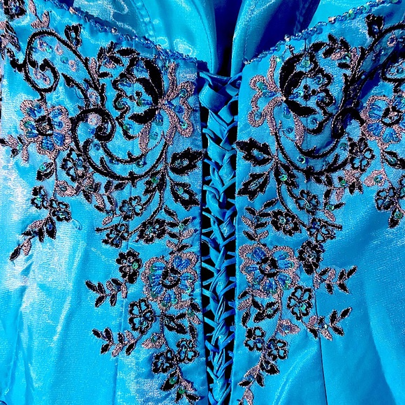 Strapless light Blue & Black lace BALL GOWN - (2nd STYLE) - Picture 8 of 11